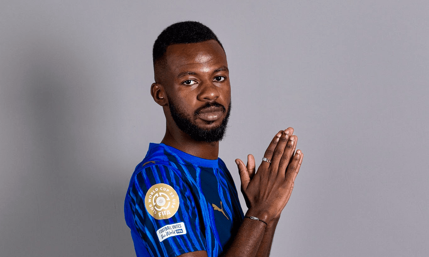 رئيس الشباب فاجأ الأعضاء الذهبية!.. مفاجأة في انتقال حسان تمبكتي إلى الهلال ورفض عرض النصر