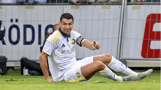 يخاف من شبكة الجيل الخامس.. نصيحة غير متوقعة من كريستيانو رونالدو لزميله بشأن الهاتف المحمول!