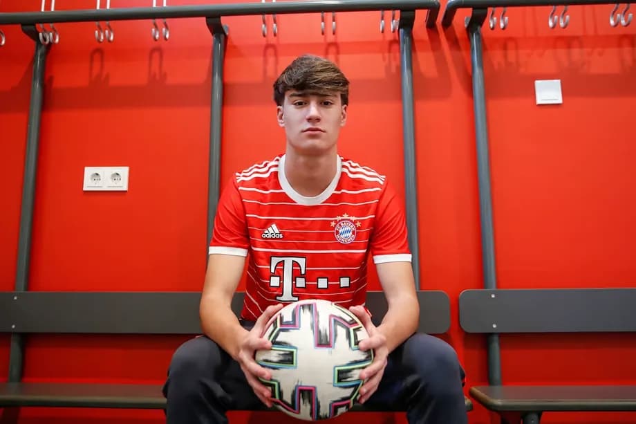 Bayern Munich II's 18-Year-Old Midfielder Javier Fernández Recommended to Lazio