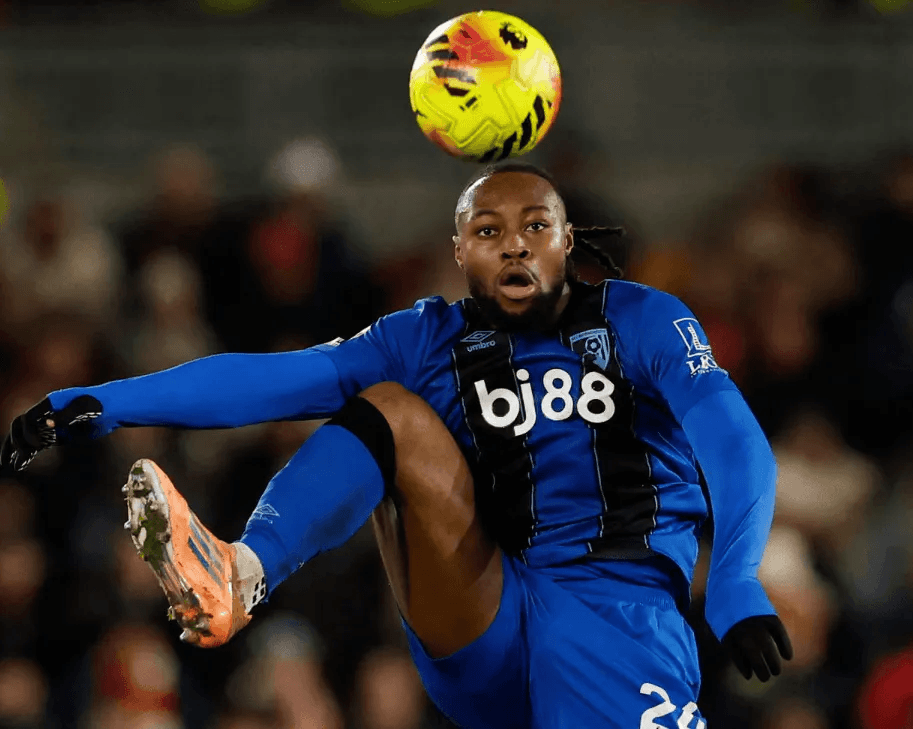 ম্যানচেস্টার সিটি সেমেনিওর ৬৫ মিলিয়ন পাউন্ড রিলিজ ক্লজের ৩ কিস্তিতে অর্থপ্রদান করবে; ১৫০,০০০ পাউন্ড বেসিক সাপ্তাহিক মজুরি অফার করে