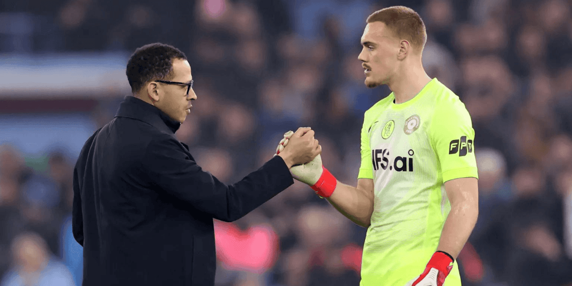 Schmeichel soal Kesalahan Mahal Jörgensen: Rosenior Bilang Sebelum Laga PSG Dia Akan Jadi Kiper Nomor Satu Baru